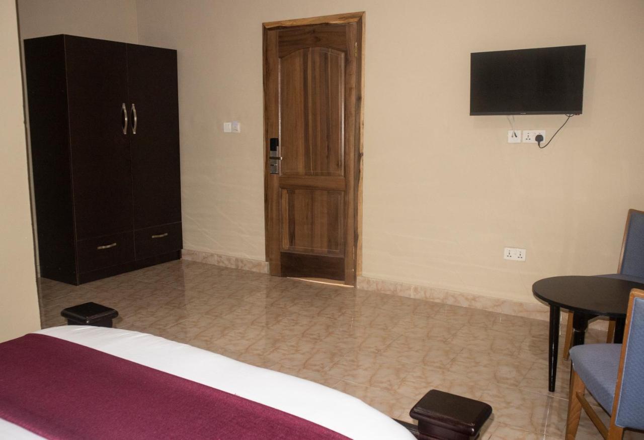 Kislas Luxury Hotel Adenta Exterior photo